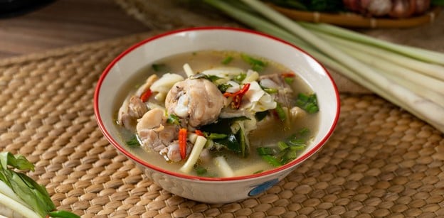 วิธีทำ “ไก่ต้มหน่อกระวาน” เมนูไก่เครื่องแกงรสจัดจ้าน เผ็ดร้อนหอมกระวาน