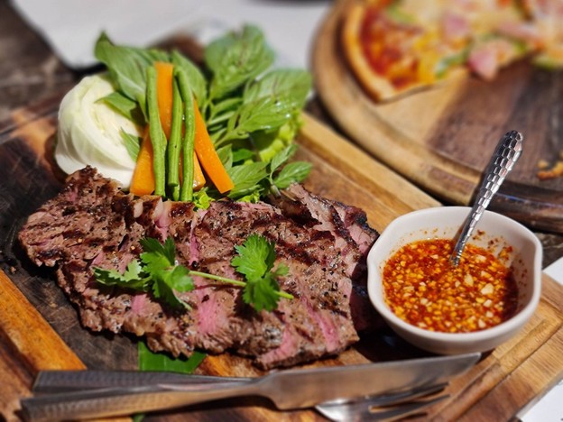 เมนูของร้าน Charm Eatery and Bar ราชครู