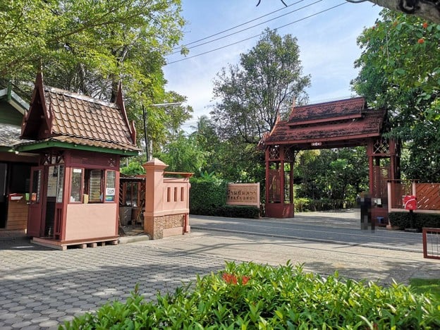 บ้านอัมพวารีสอร์ทแอนด์สปา