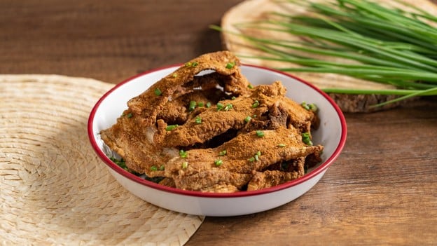 วิธีทำ “หมูสามชั้นทอดหม่าล่า” เมนูทอดกรอบสะท้านปาก ลิ้นชาสะใจ!