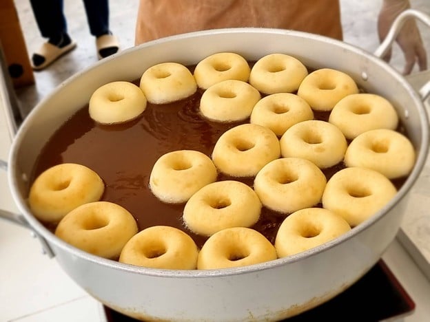 ร้านเป็นรูโดนัท บางเเสน บางเเสน