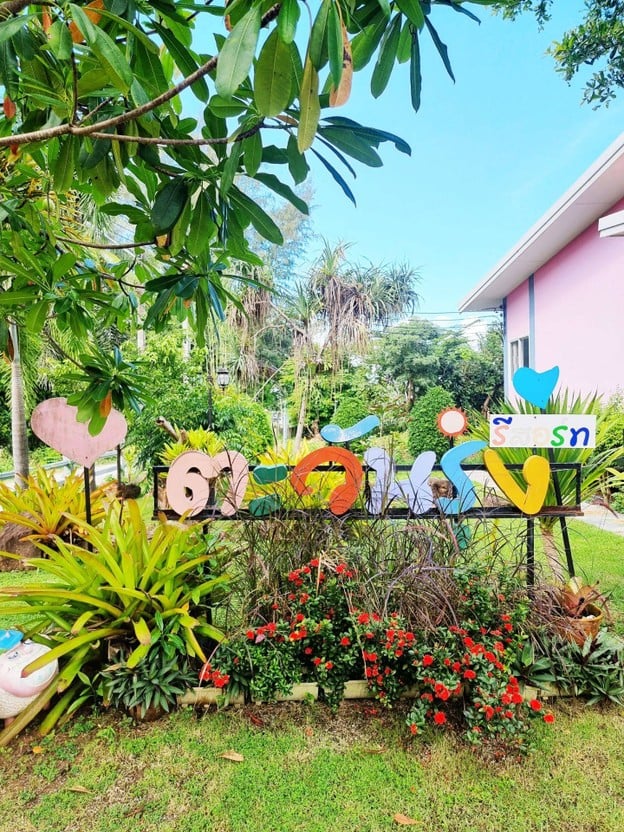 ตะวันรุ่งรีสอร์ท