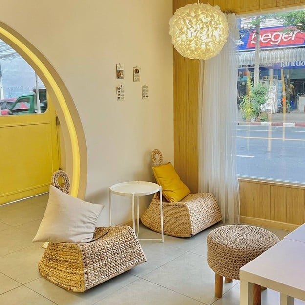 Adam Cafe Talad Phlu
