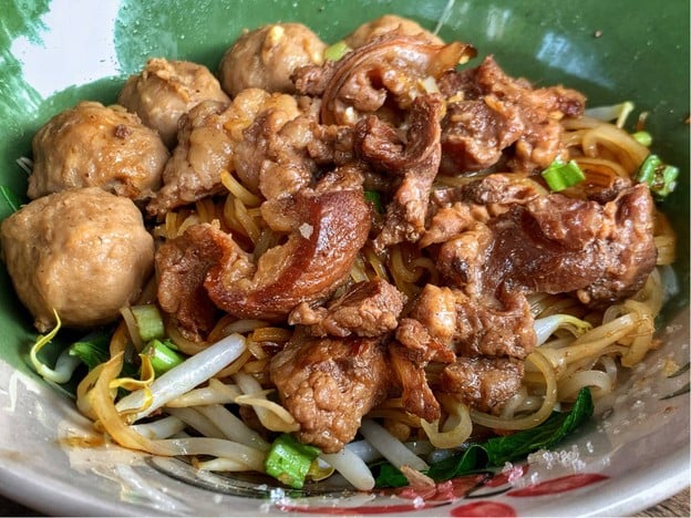 ก๋วยเตี๋ยวป้าแหม่ม วัดครุฑธาราม