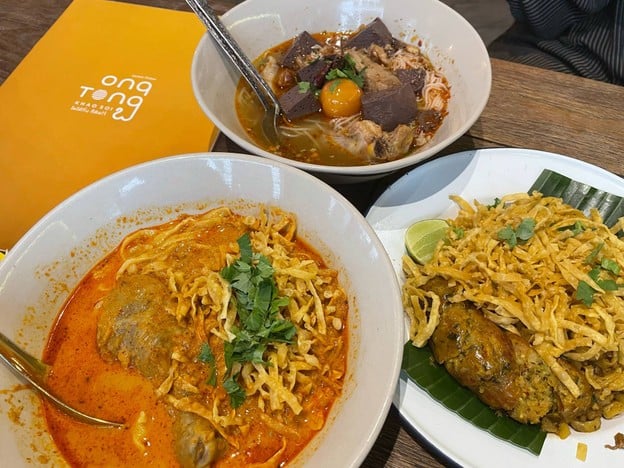 Ongtong Khaosoi (อองตอง ข้าวซอย) อารีย์