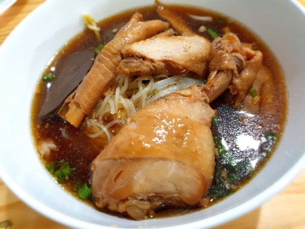เมนูของร้าน ก๋วยเตี๋ยวไก่ข้ามฟาก  ลาดกระบัง54