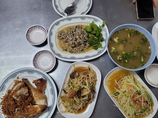 ไก่ทอดเจ๊กี ส้มตำโปโล ซอย โปโล