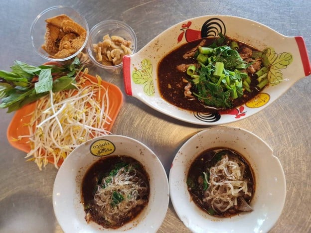กรุงเก่า"เตี๋ยวเรือ" ริมคลองมะขามเรียง สาขาใหญ่ริมคลองมะขามเรียง ต้นตำหรับ