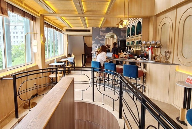 FIRST AID KISS ทองหล่อ