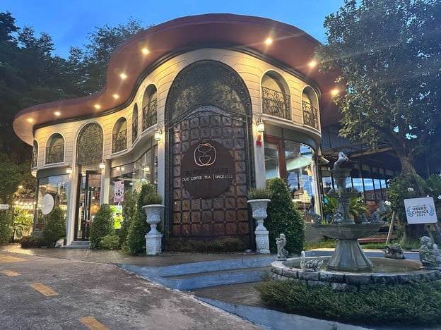 BEYOND CAFE (บียอนด์ คาเฟ่ กาแฟ เค้ก) หนองประจักษ์