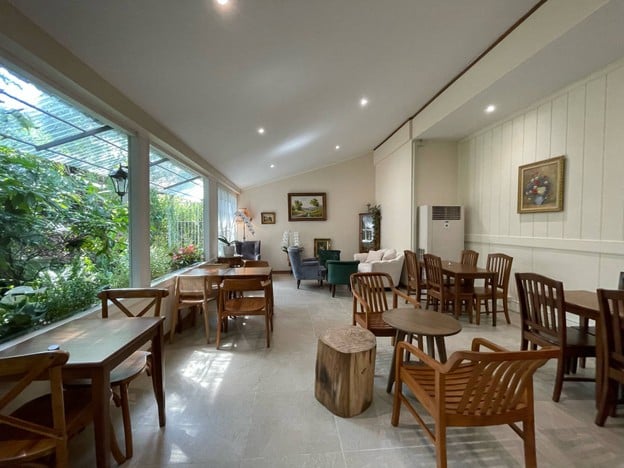 BASKET - coffee and croissant BASKET - Coffee and croissant