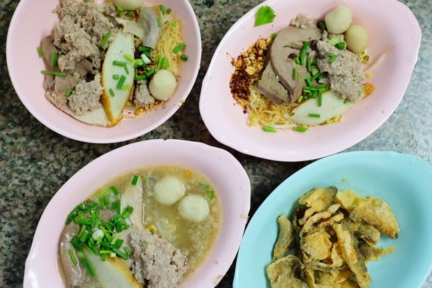 รุ่งเรือง (ตั๋ง) ก๋วยเตี๋ยวหมู สุขุมวิท26 เจ้าเก่า สุขุมวิท 26