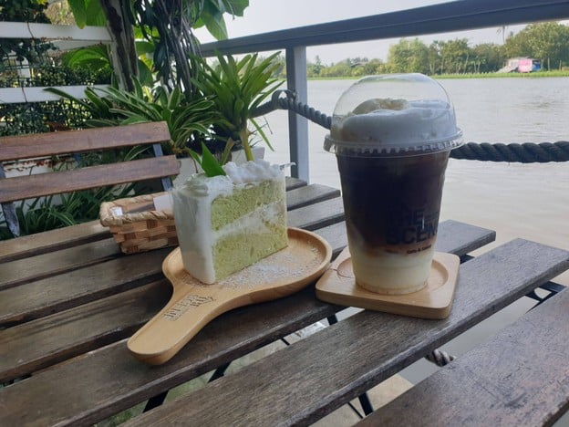 เมนูของร้าน The Scene Cafe By The River