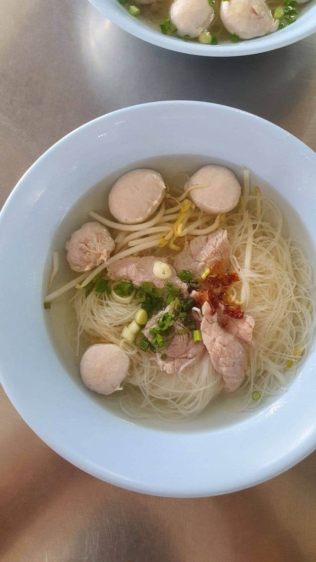 เมนูของร้าน ลูกชิ้นอนามัย ซอยศูนย์วิจัย (ข้าง รพ.กรุงเทพ)