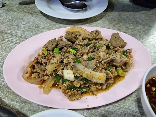 เมนูของร้าน มิตรภาพลาบก้อย