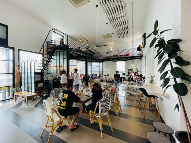 Chim cafe ตรงข้ามโลตัสแกลง