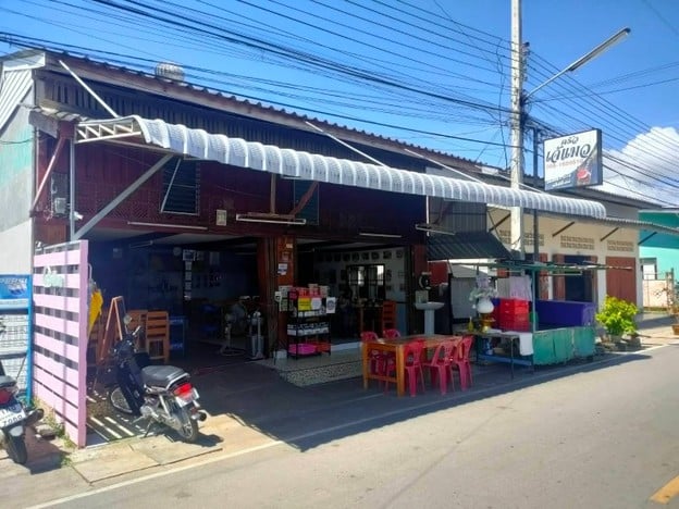 หน้าร้าน ครัวเจ๊แมว ปากน้ำปราณ