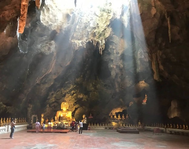 บรรยากาศ วัดถ้ำเขาหลวง