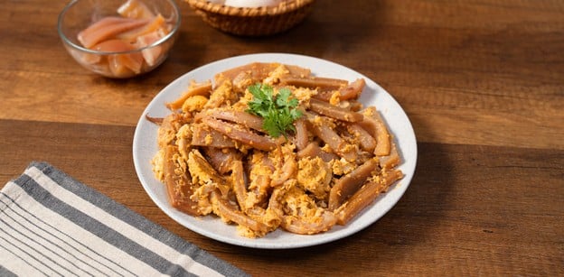 วิธีทำ “ปลาหมึกกรอบผัดไข่” เมนูผัดกัดกรอบหอมกระทะ เคล้าไข่นุ่มยั่วลิ้น
