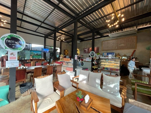 Jungle De Cafe