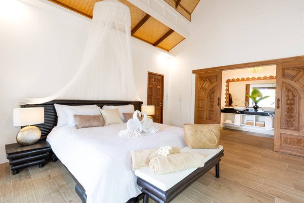 ลันตาพาเลสรีสอร์ทแอนด์บีชคลับ