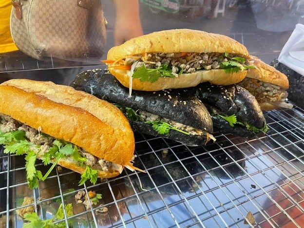 เมนูของร้าน ต.ตั้ม  แซนด์วิชเวียดนาม ปากหม้อญวนมุกดาหาร