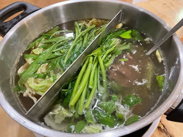 หมูสองชั้น "หมูจุ่ม" นิมมานเหมินท์