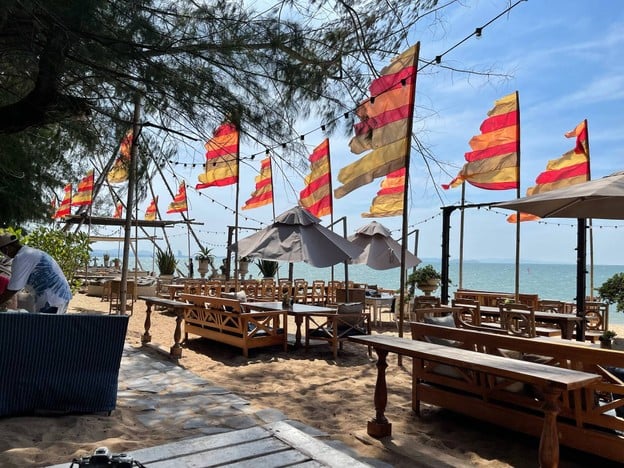 เมนูของร้าน Cave Beach Club
