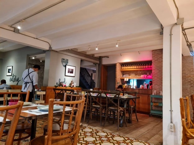 Charm Eatery and Bar สาธร