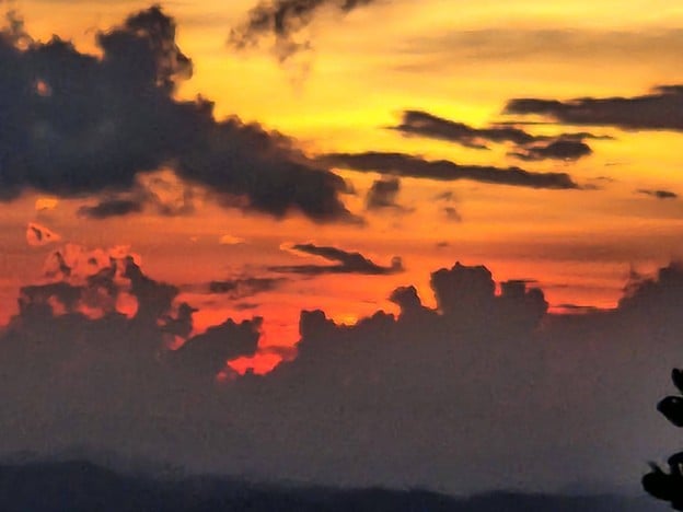 บรรยากาศ ผาหมากดูก