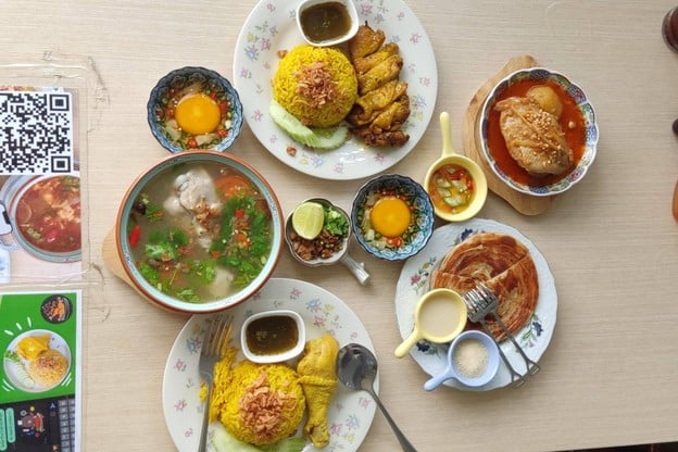 เมนูของร้าน อาหารตามสั่งอิสลาม ข้าวหมกไก่ย่างบังฟารุก ฮาลาล ร้านอาหารอิสลาม 曼谷“邦发禄烤鸡”清真餐厅 热烈欢迎所有穆斯林游客 นวมินทร์ 86