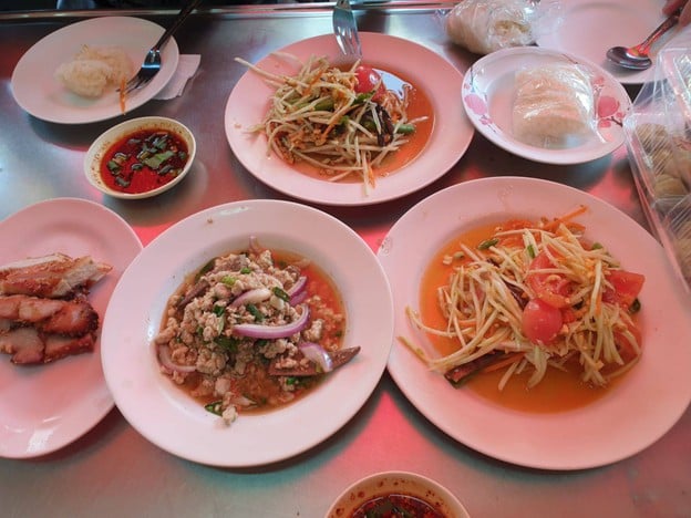 ส้มตำเจ๊แดงสามย่าน ต้นตำหรับ