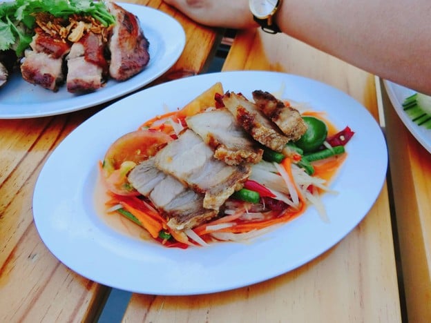 ร้านตาแซบ @หาดแสงจันทร์