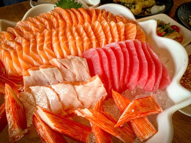 Aroi Sushi Thru Thonglor ถนนเพชรบุรีตัดใหม่