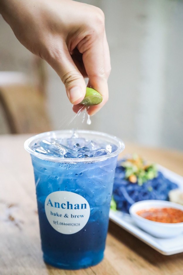 เมนูของร้าน ก๋วยเตี๋ยวอัญชัน