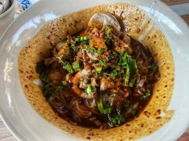 การะเกดก๋วยเตี๋ยวเรือ ยางเนิ้ง