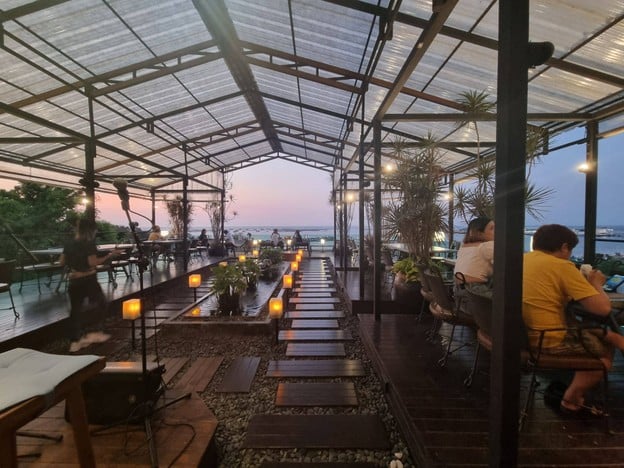 Kroque Boutique & Bistro