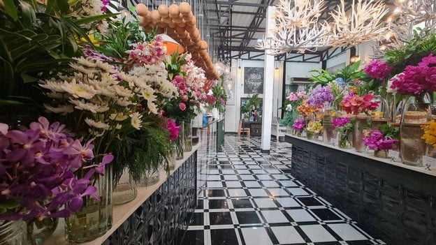 Woo Cafe Art Gallery Lifestyle Shop
