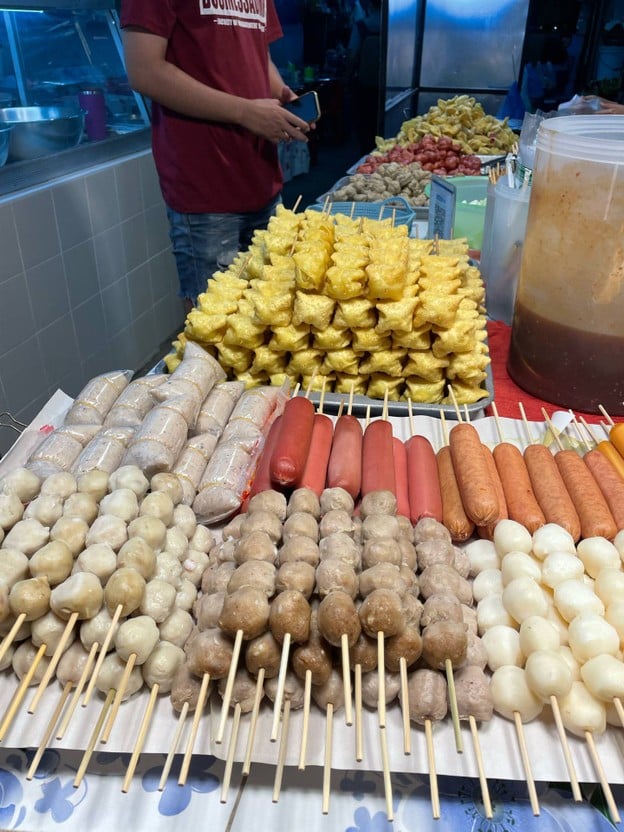 นายโอ ลูกชิ้นทอดหลังราม24 1