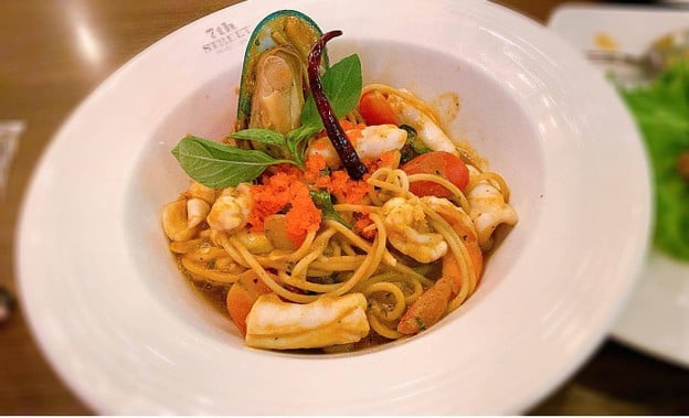 7th Street bar&bistro เมกา บางนา