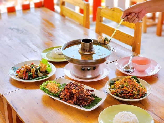 ครัวลุงมันซีฟู้ดชะอำ -
