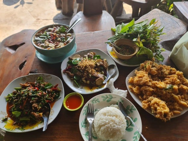 บ้านอาหารป่ายอดแก้ว ไก่ดำอินดี้