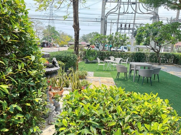 lavila cafe ไทรน้อย