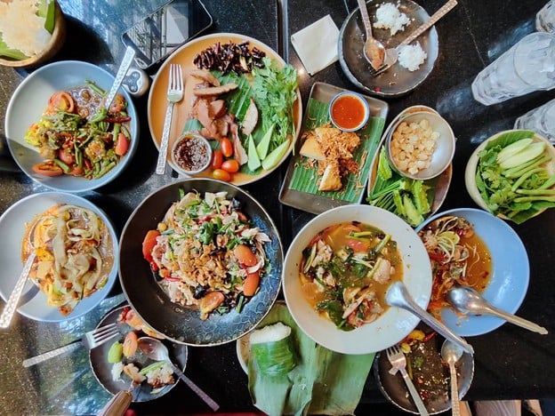 เผ็ดเผ็ด เผ็ดเผ็ด บิสโทร