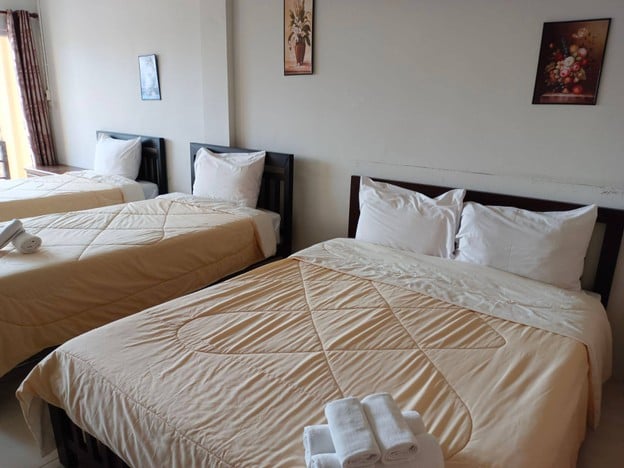 โรงแรมเรืองราษฎร์ Rueangrat Hotel