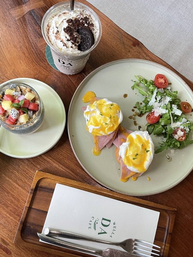เมนูของร้าน WELLA DA CAFE'  WELLA DA CAFE