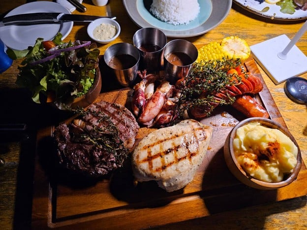 เมนูของร้าน Silver Moon Rooftop Bar Novotel Sriracha & Koh Si Chang Marina Bay