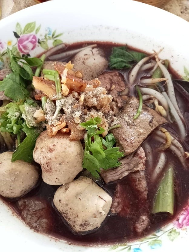 เมนูของร้าน ไก่แดง หมูปิ้งโบราณ บ้านน้องเจ้าโขน เขาพระงาม