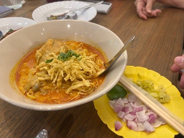 เมนูของร้าน Ongtong Khaosoi (อองตอง ข้าวซอย) เซ็นทรัล เฟสติวัล อีสต์วิลล์