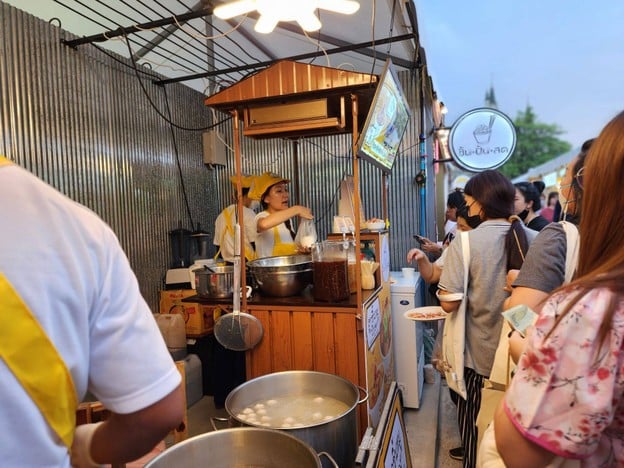 ชิ้น ปั้น สด ตลาดนัดเลียบด่วน แดนเนรมิต ตลาดนัดเลียบด่วน แดนเนรมิต